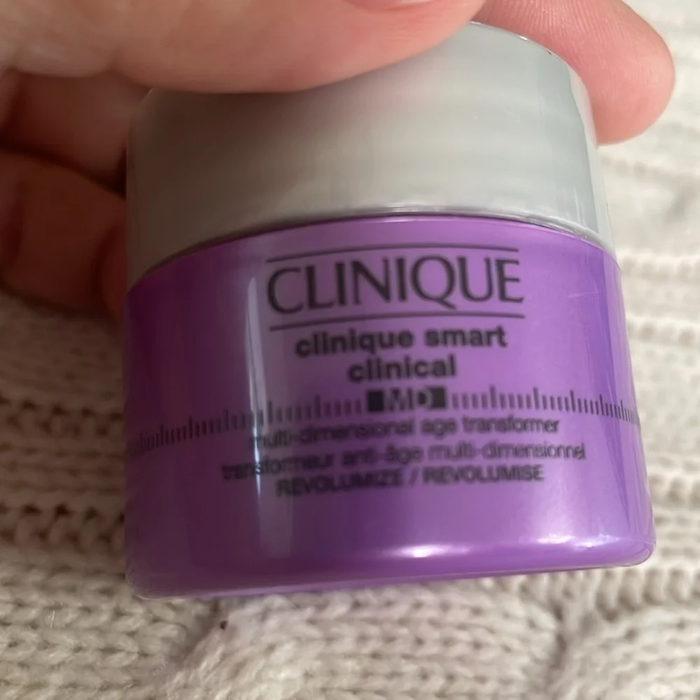 New unused Clinique smart clinical. .5 oz. 15ml multidimensional age transformer